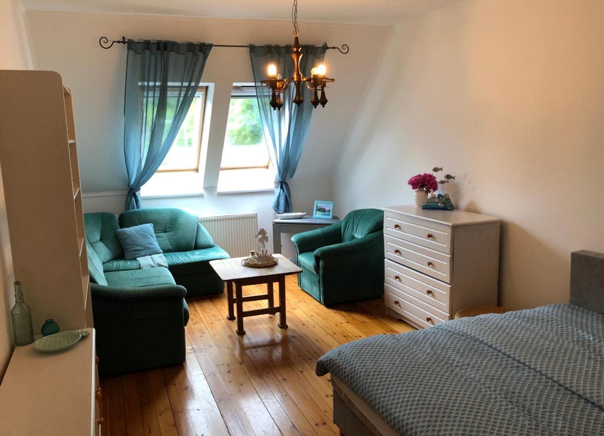 Capri Apartman Eger Esterno foto