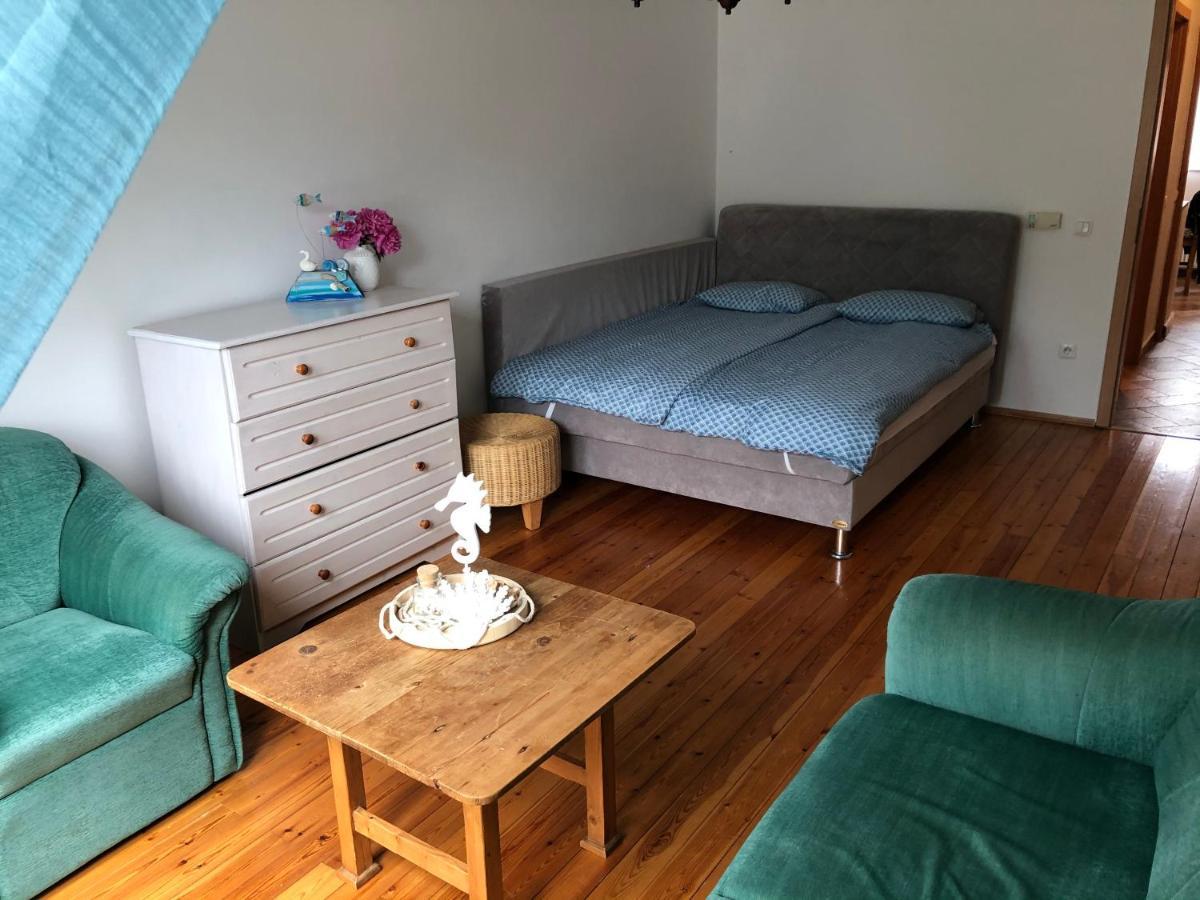 Capri Apartman Eger Esterno foto