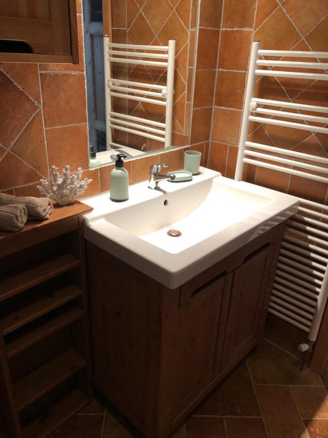 Capri Apartman Eger Esterno foto